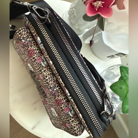 Ed Hardy cheetah skull wallet, wristlet Crossbody bag clutch NWT - Picture 3 of 16